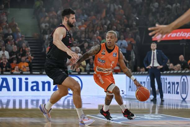 率方面表现 率方面表现